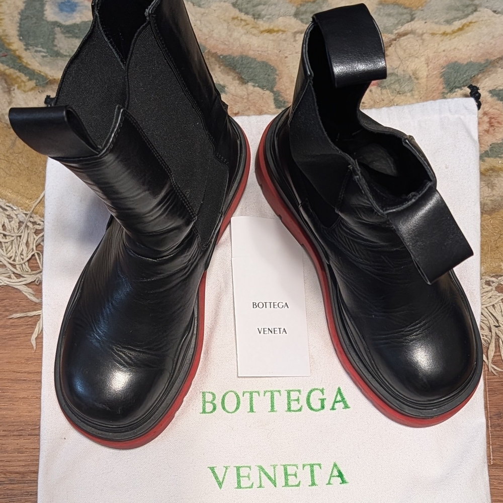 Bottega Veneta Black Leather Boots with Red Soles - Picture 2 of 6